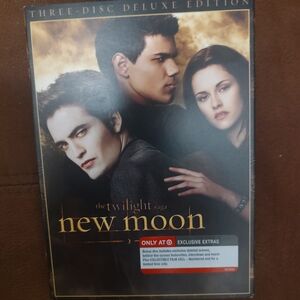 Twilight Saga New Moon Three Disc Deluxe Edition